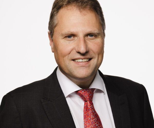 Head-shoot-colour-Jason-Kambovski-2022 Head-shoot-colour-Jason-Kambovski-2022